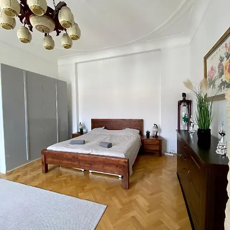 Deluxe Downtown With A Fabulous View דירה בודפשט