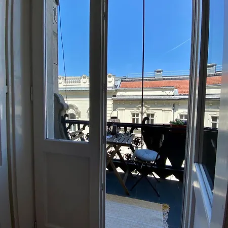 Deluxe Downtown With A Fabulous View דירה בודפשט